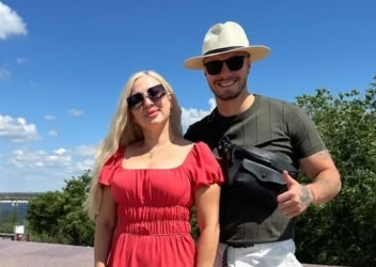 Евгения Дорожкина и Сергей Хорошев подают заявление в ЗАГС