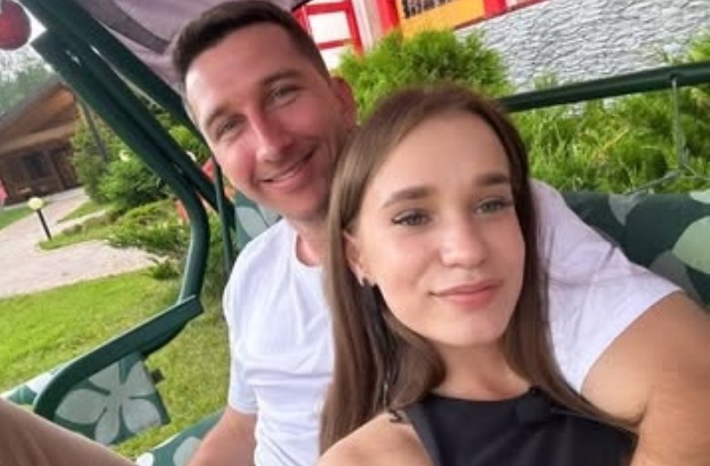 Яна Тырлышкина подарила Луковкину сладкий поцелуй