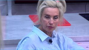 как Мама Элины Рахимовой выступает против имплантов и маммопластики дочери