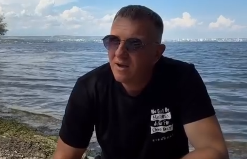 Илья Яббаров вместо турне по стране застрял в деревне