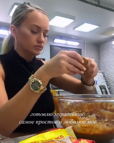 Элина Рахимова в срочном порядке проверяет здоровье