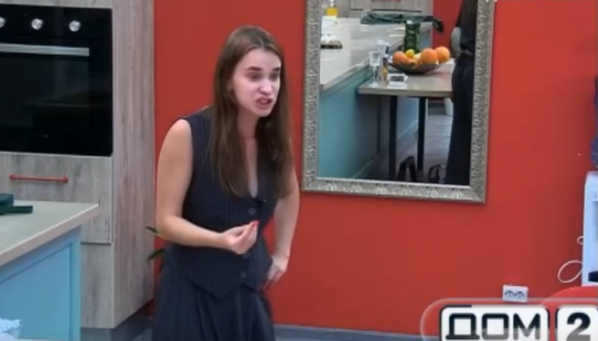 Тырлышкина живет со скрытным и злым парнем - считает Настя Филиппова