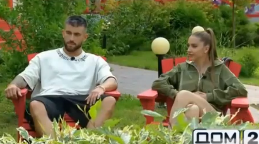 Квашникова помирилась с Григорьевым, у которого за периметром есть девушка