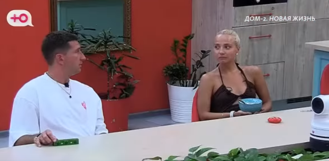 Луковкин провел расследование, чья помада на его футболке