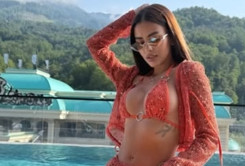 Кристина Бухынбалтэ готовится к замене грудных имплантов