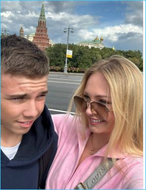 Дарья Пынзарь знакомит сына Артема с достопримечательностями Москвы