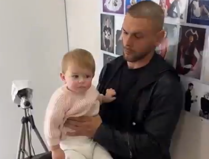 Анна Самонина и Максим Евстропов поменяли загранпаспорта для большого путешествия