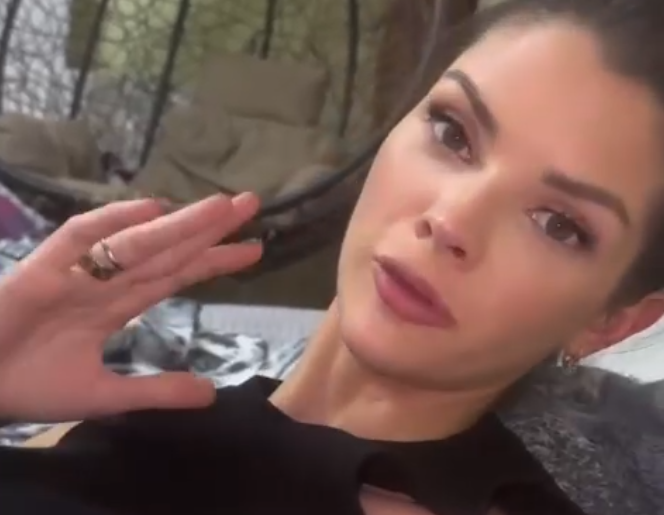 Анна Самонина и Максим Евстропов поменяли загранпаспорта для большого путешествия Анна Самонина и Максим Евстропов поменяли загранпаспорта для большого путешествия