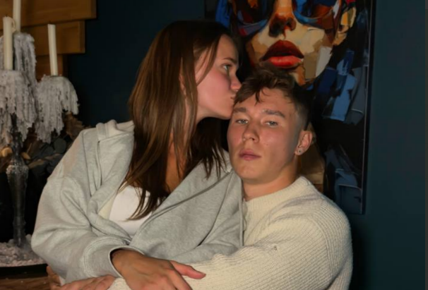 Яна Тырлышкина встретилась с Региной Шаймухаметовой и её мужчиной Яна Тырлышкина встретилась с Региной Шаймухаметовой и её мужчиной