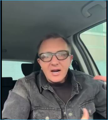 Илья Яббаров поет душой, хоть и не может взять высокие ноты