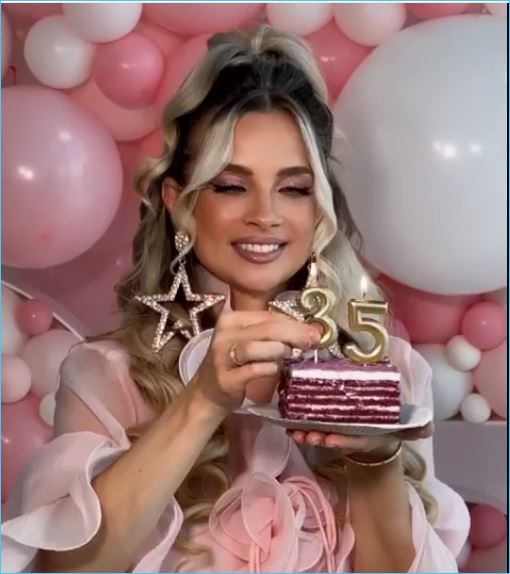 Андрей Черкасов с юмором поздравил жену Кристину с её 35 днем рождения Андрей Черкасов с юмором поздравил жену Кристину с её 35 днем рождения