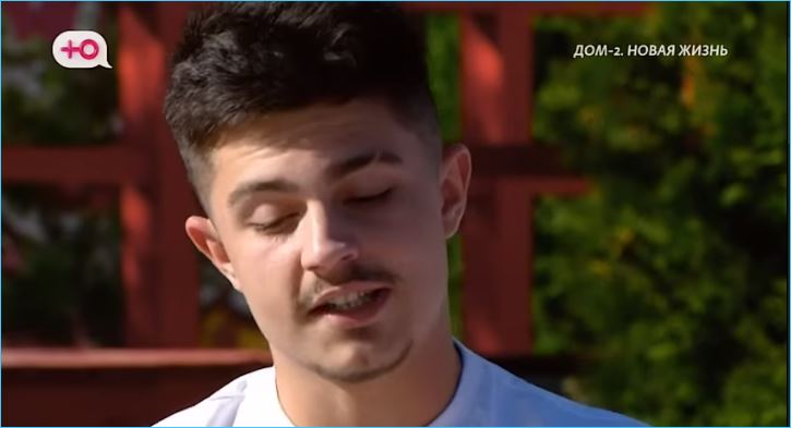 Ведущим не удалось уговорить Никиту Гуранду сделать предложение Рахимовой Ведущим не удалось уговорить Никиту Гуранду сделать предложение Рахимовой