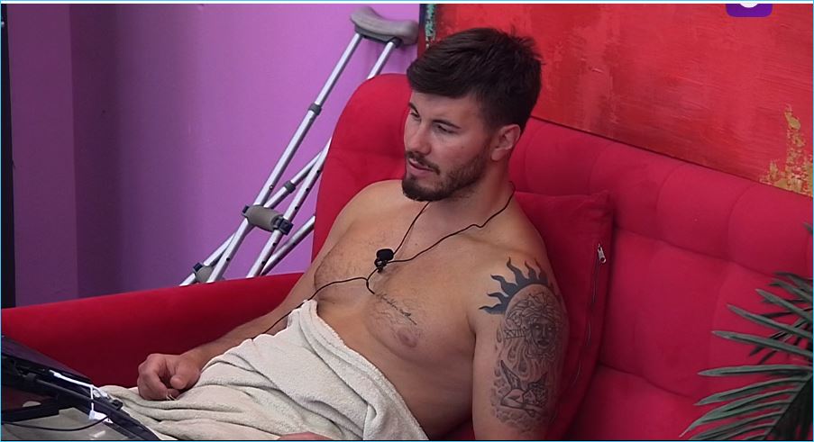 Финансы молодоженов Хорошевых в надежных руках жены, радуются родители Финансы молодоженов Хорошевых в надежных руках жены, радуются родители