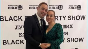 вот Александр Гобозов – звездный ведущий с прекрасной биографией