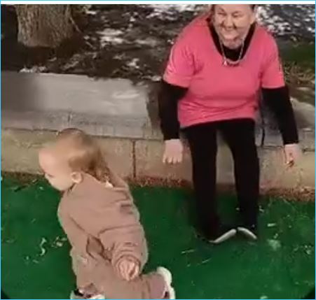 Ольга Васильевна рада приезду сына Александра Гобозова с внучкой