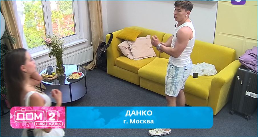 Мама Данко властвует на кухне вип-дома в компании мамы Тырлышкной