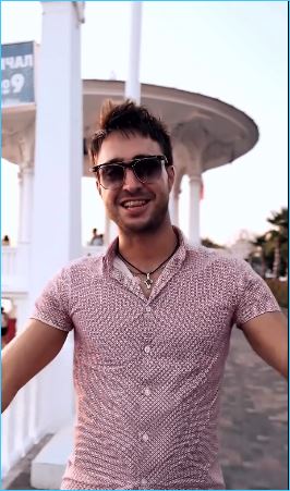 Алексей Безус нашел работу своей мечты, будучи ведущим «мальчишников» Алексей Безус нашел работу своей мечты, будучи ведущим «мальчишников»