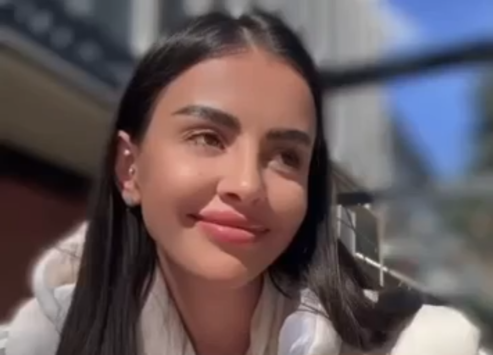 Кристина Бухынбалтэ отдыхает с компанией друзей на Ибице