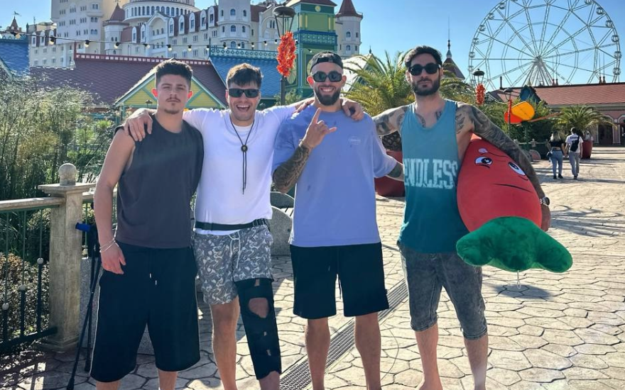 Тиграна Салибекова активно поддерживают друзья в связи с предстоящим разводом Тиграна Салибекова активно поддерживают друзья в связи с предстоящим разводом