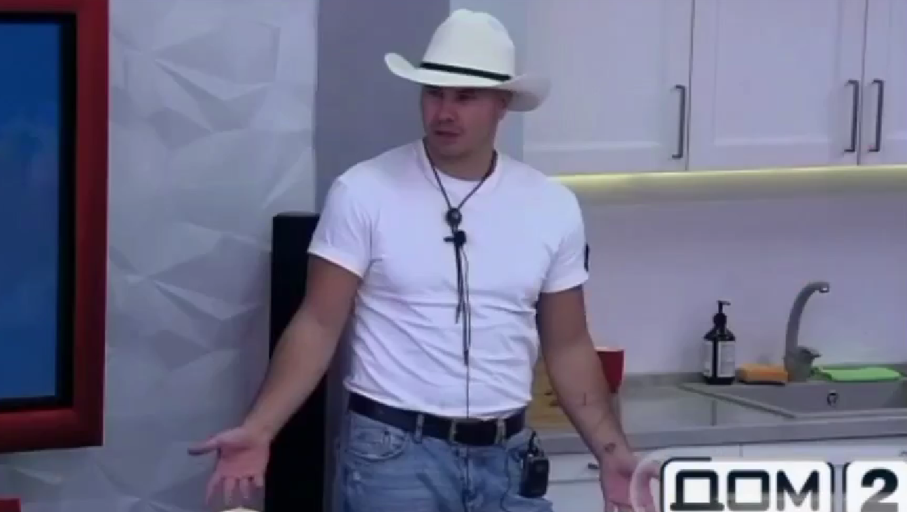 Хорошев подозревает, что жена Евгения без него загуляет с Луковкиным