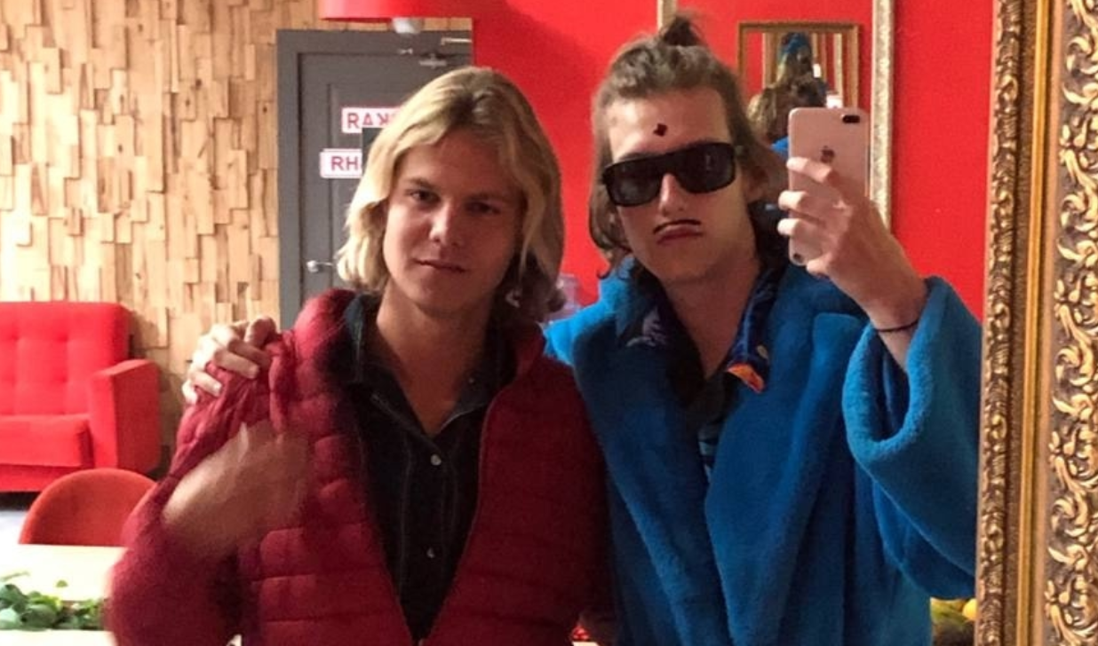 Иван Китаев и Дмитрий Гачмин устроили ночной беспредел Иван Китаев и Дмитрий Гачмин устроили ночной беспредел