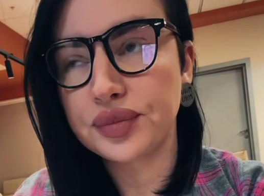 Александра Черно в поиске работы, её менеджер выбрал Катю Горину Александра Черно в поиске работы, её менеджер выбрал Катю Горину