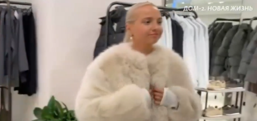 Настя Филиппова с трудом "выбила" из миллионера Димы Луковкина 12 тысяч на шубу