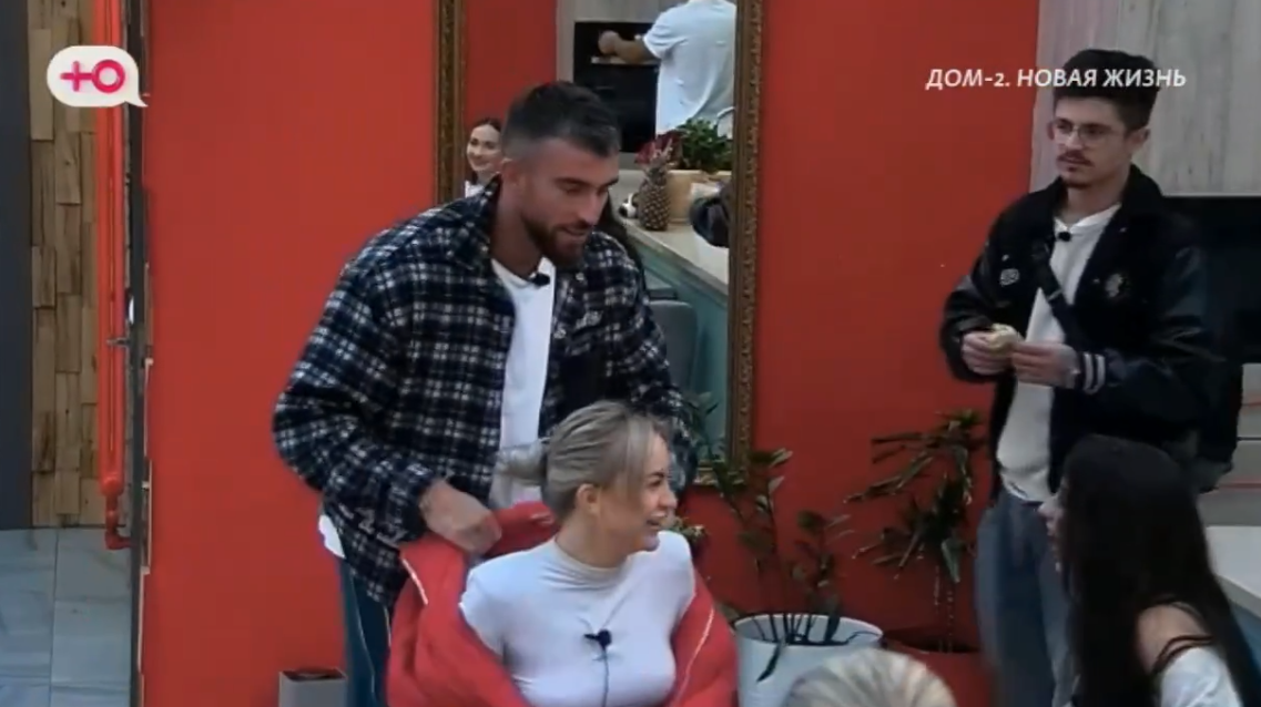 Элина Рахимова не заставляет участников Дома 2 