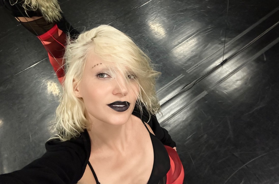 Певицу Глюкозу подозревают в кризисе среднего возраста Певицу Глюкозу подозревают в кризисе среднего возраста