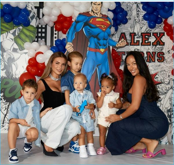 Мэри Кулешова рада побывать с дочкой на дне рождения сына Кати Жужи