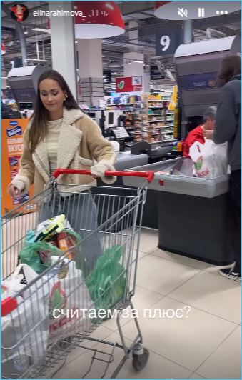 Элина Рахимова ищет плюсы и минусы в жизни без мужчины на Доме 2