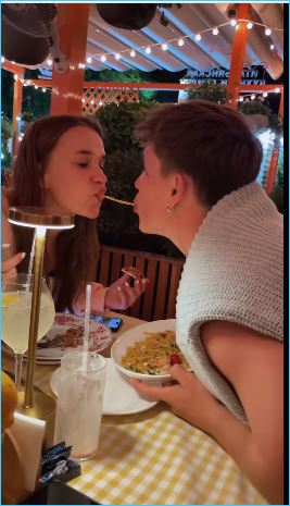 Яна Тырлышкина в ожидании обещанного приза в виде путевки в Турцию Яна Тырлышкина в ожидании обещанного приза в виде путевки в Турцию