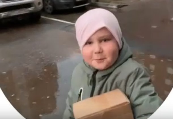 Саша Черно сделала распаковку подарков для Стефана от подписчиков