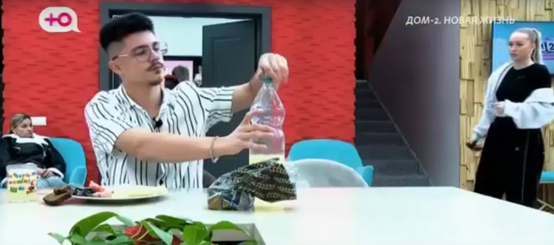 Элина Рахимова спасает Никиту Гуранду, который катится на дно Элина Рахимова спасает Никиту Гуранду, который катится на дно