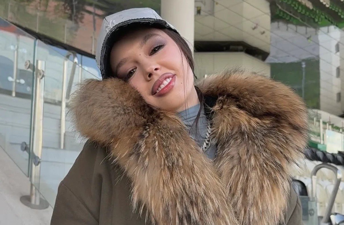 Инстасамка расплакалась на шоу Ксении Собчак Инстасамка расплакалась на шоу Ксении Собчак