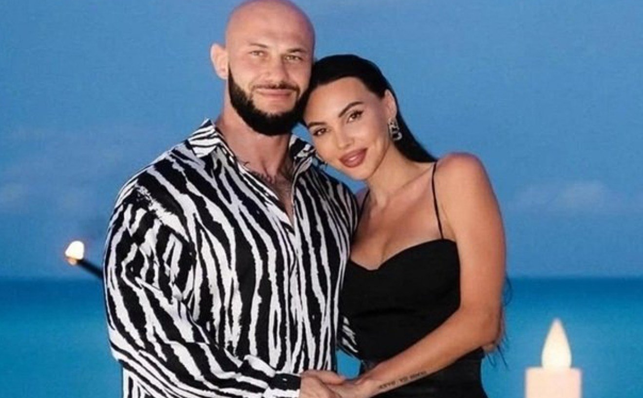 Оксана Самойлова приехала в суд со съемочной бригадой реалити-шоу Оксана Самойлова приехала в суд со съемочной бригадой реалити-шоу