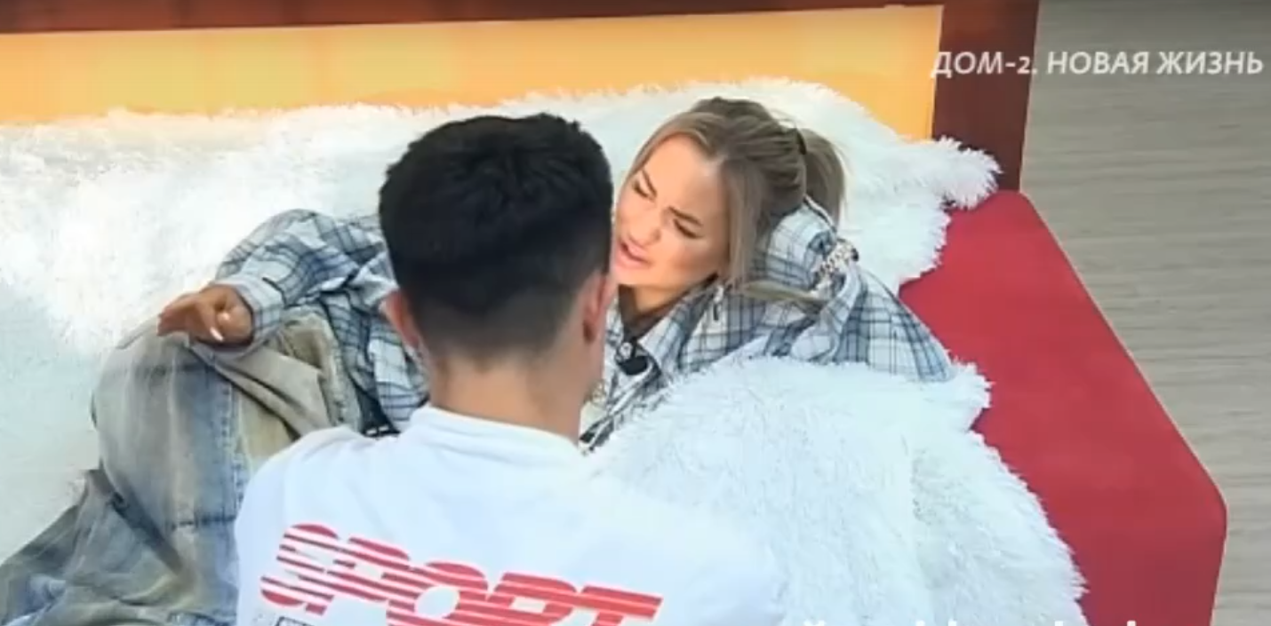 Никита Гуранда ждёт люксовую девушку на перевалочном пункте Никита Гуранда ждёт люксовую девушку на перевалочном пункте