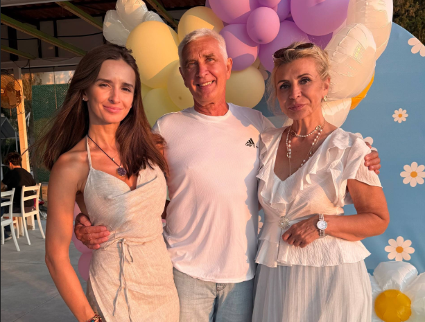 Рита Марсо и Ольга Гажиенко поздравили папу с днем рождения Рита Марсо и Ольга Гажиенко поздравили папу с днем рождения