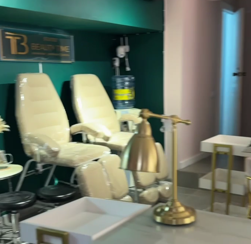 Клавдия Безверхова набирает специалистов для салона красоты