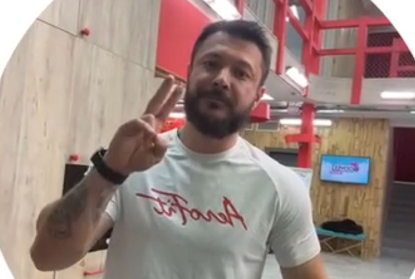 Дмитрий Шишкану проведёт экскурсии по Поляне для своих поклонниц Дмитрий Шишкану проведёт экскурсии по Поляне для своих поклонниц