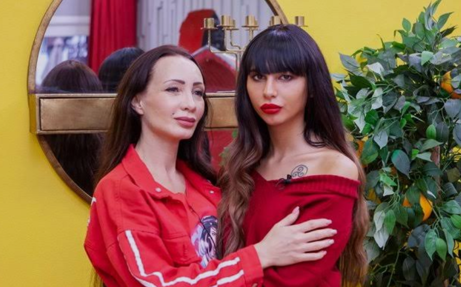 Клавдия Безверхова объяснила, почему расцарапала лицо мамы и прекратила общаться