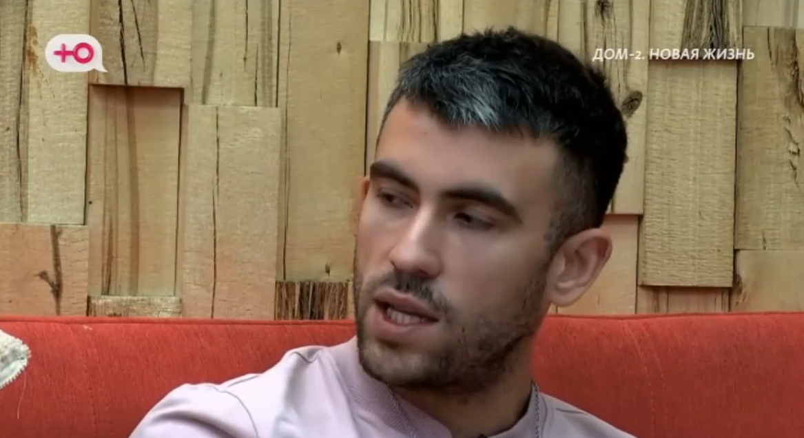 Игорь Григорьев считает, что живет среди свиней Игорь Григорьев считает, что живет среди свиней