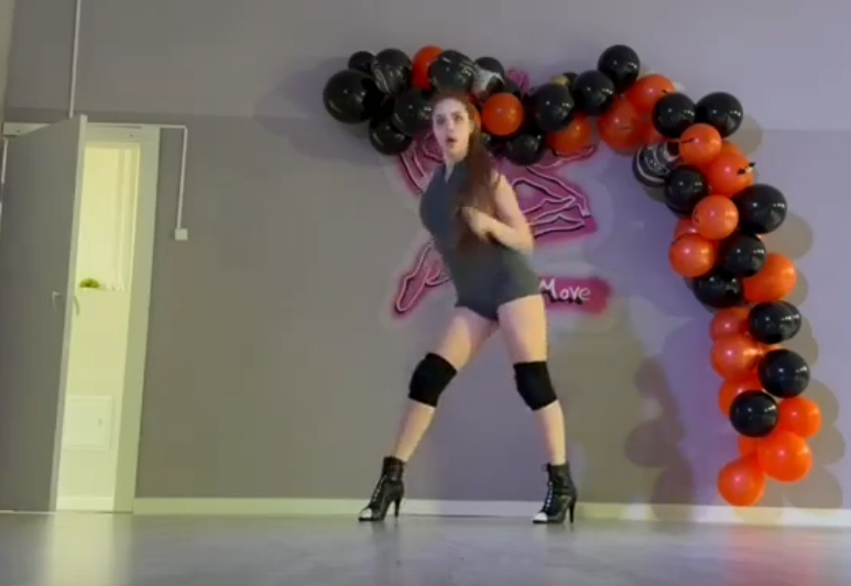 Екатерина Квашникова исполнила мечту и ходит в танцевальную студию Екатерина Квашникова исполнила мечту и ходит в танцевальную студию