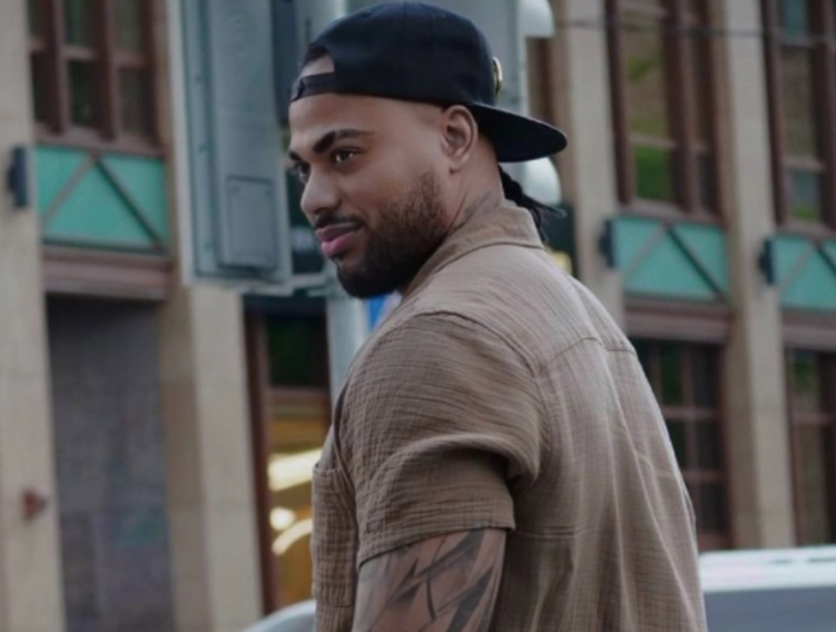 Мондезир Свет-Амур  улетел из России в другую страну