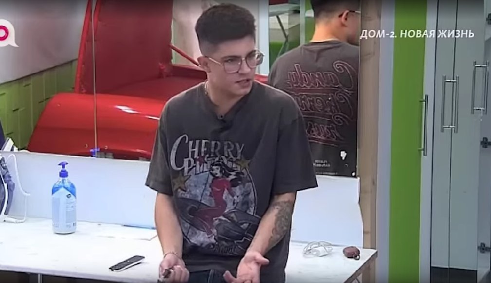 Никита Гуранда учится готовить, чтобы угодить Элине Рахимовой Никита Гуранда учится готовить, чтобы угодить Элине Рахимовой