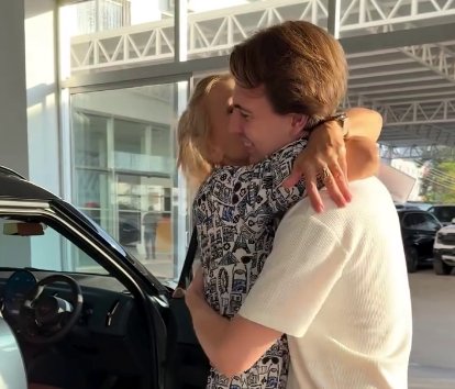 Ирина Агибалова похвасталась подарком сына - новым автомобилем Ирина Агибалова похвасталась подарком сына - новым автомобилем