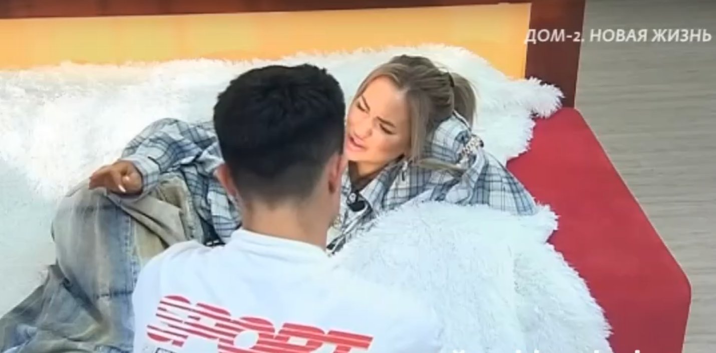 Никита Гуранда ждёт люксовую девушку на перевалочном пункте Никита Гуранда ждёт люксовую девушку на перевалочном пункте