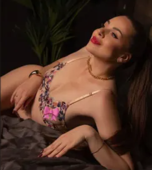Ольга Рапунцель опубликовала фото в нижнем белье, напомнив зрителям Дома 2 о мошенничестве