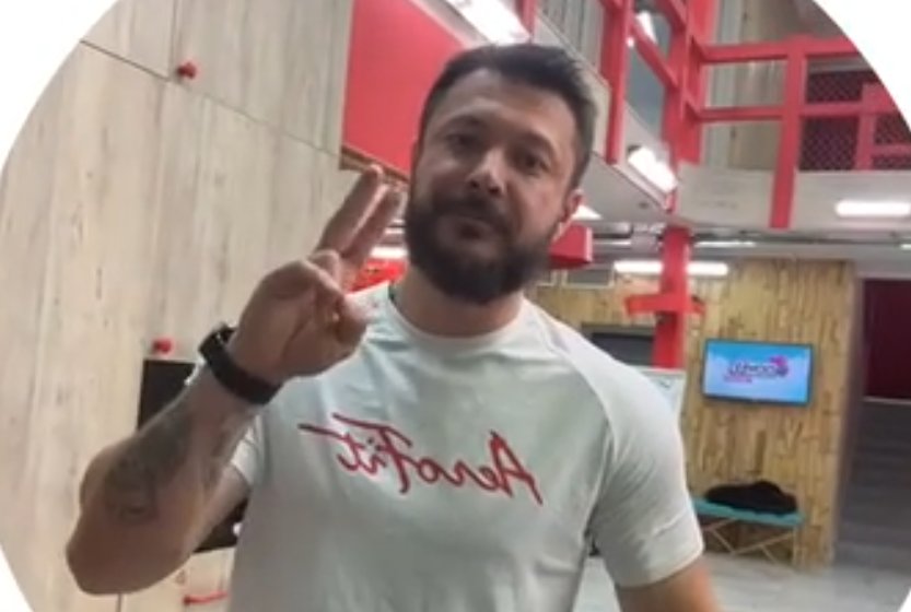 Дмитрий Шишкану проведёт экскурсии по Поляне для своих поклонниц Дмитрий Шишкану проведёт экскурсии по Поляне для своих поклонниц