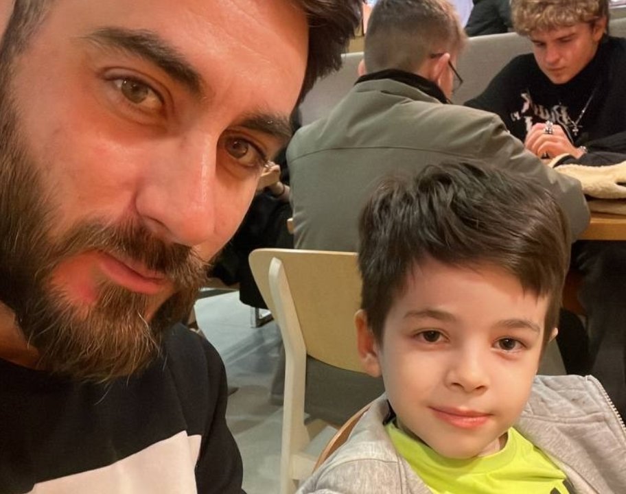 Тает лёд. Юлия Колисниченко при детях начала называть Тиграна папой Тает лёд. Юлия Колисниченко при детях начала называть Тиграна папой